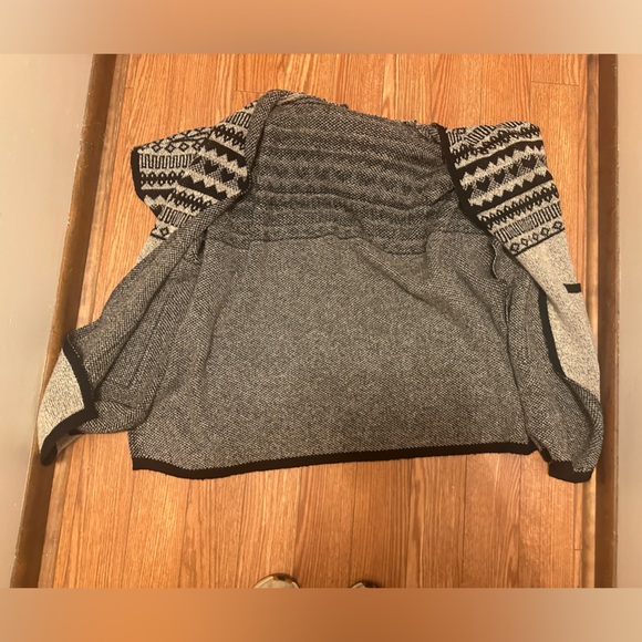 Hooded Boho Poncho - Picture 7 of 10